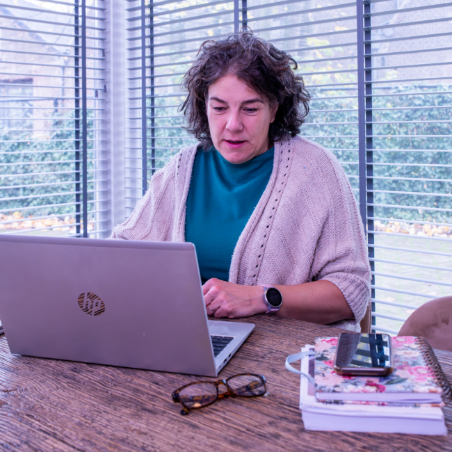 annemiek aan het werk